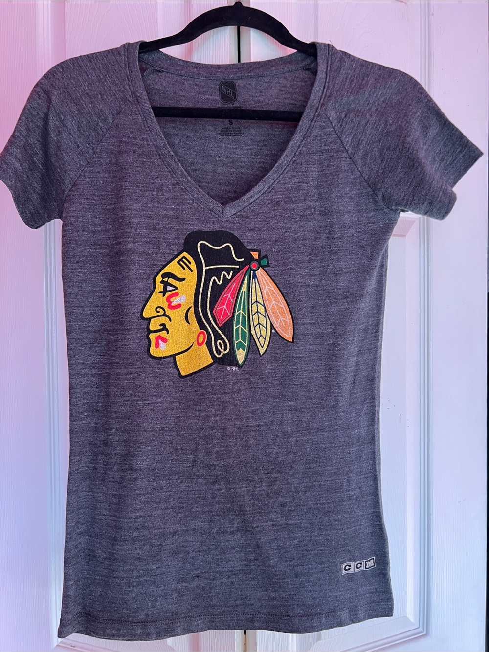 CCM Chicago Blackhawk Gray V-Neck Tee with TOEWS Logo Size Small